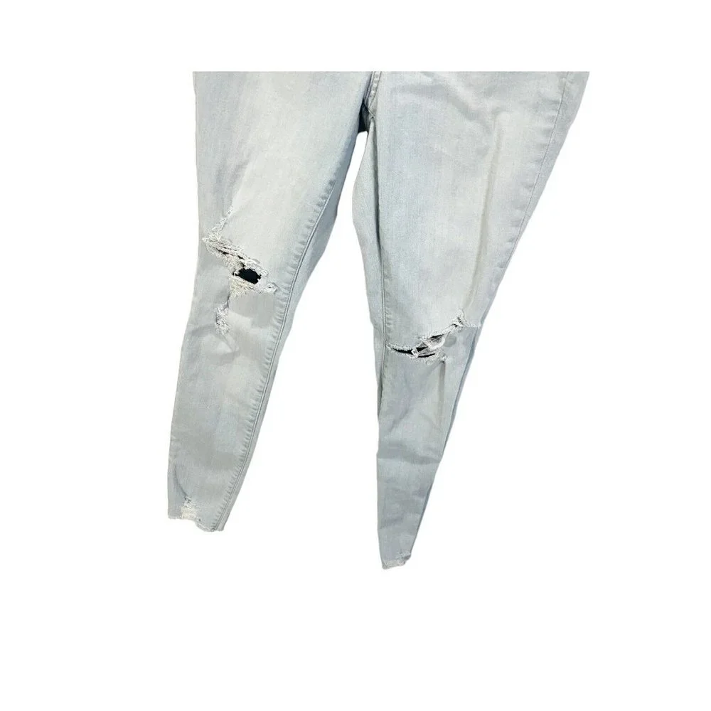 Universal Thread skinny thread